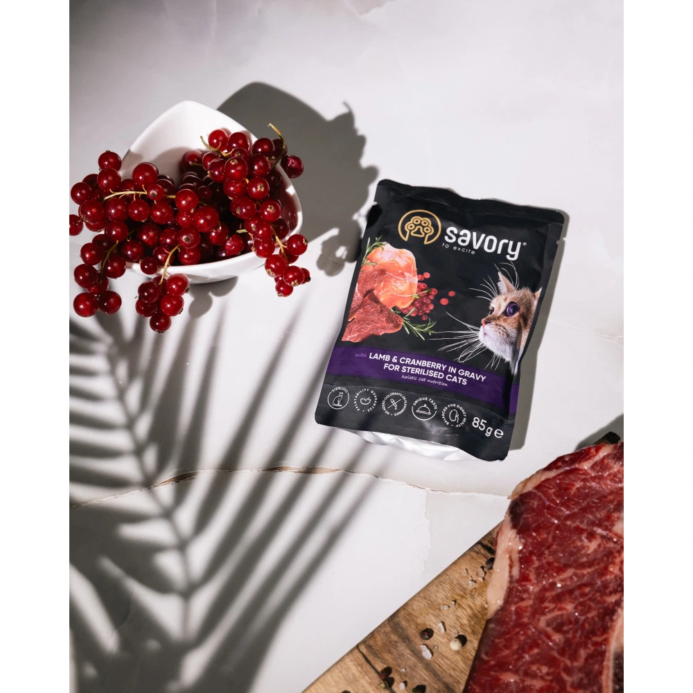 Корм вологий Savory Sterilised Cat Pouch Lamb and Cranberry in Gravy для стерилізованих котів з ягням та журавлиною у соусі