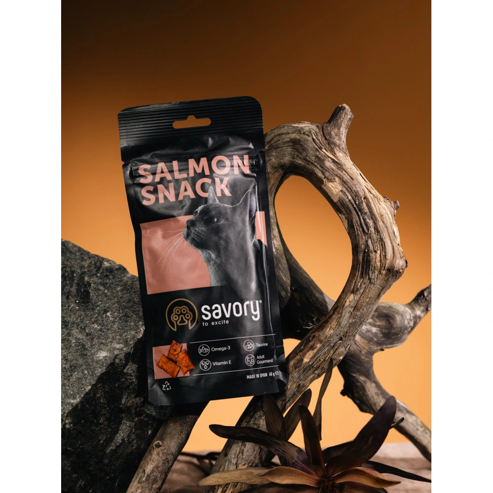 Хрумкі ласощі Savory Cats Snacks Pillows Gourmand with Salmon для дорослих вибагливих котів подушечки з лососем 60 г