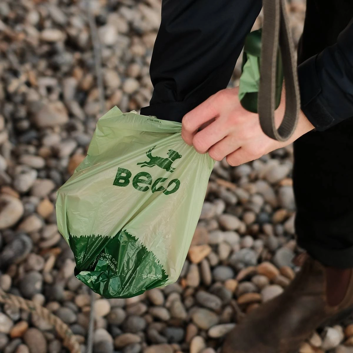 Одноразові пакетики для прибирання за собаками Beco Pets без запаху 120 шт (8 рулонів по 15 шт)